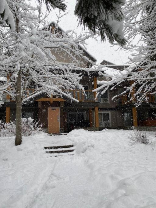 Cozy Townhouse In Whistler Village North المظهر الخارجي الصورة